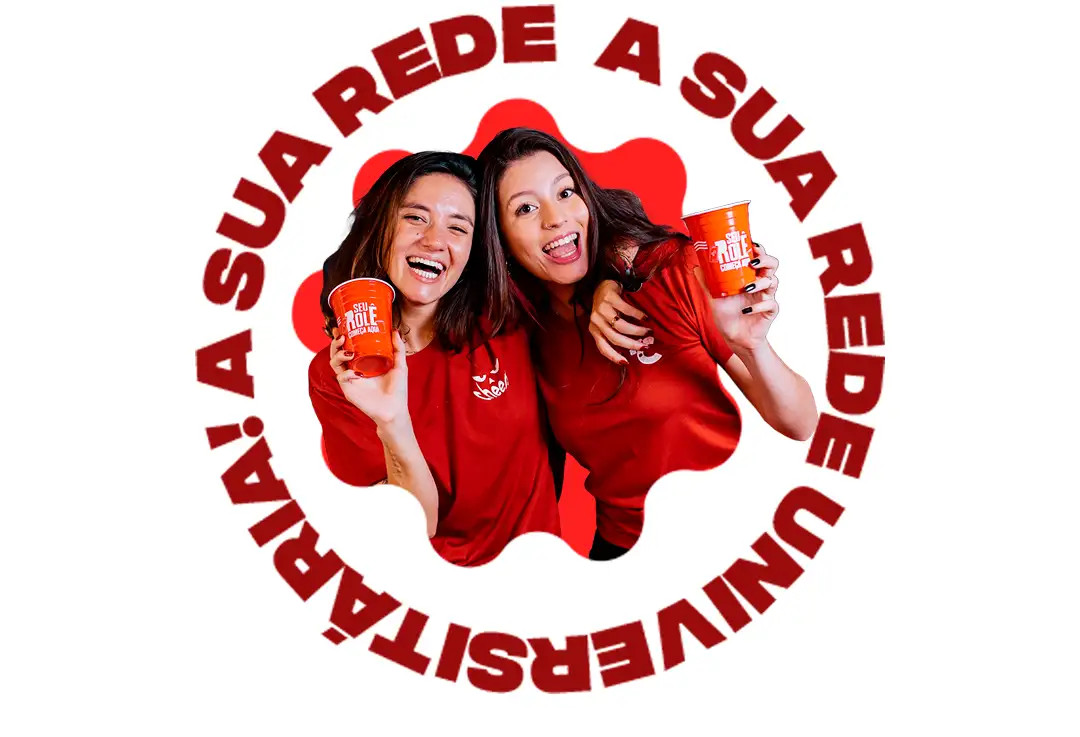 Universitário descontraído e alegre segurando uma caneca- <alt>