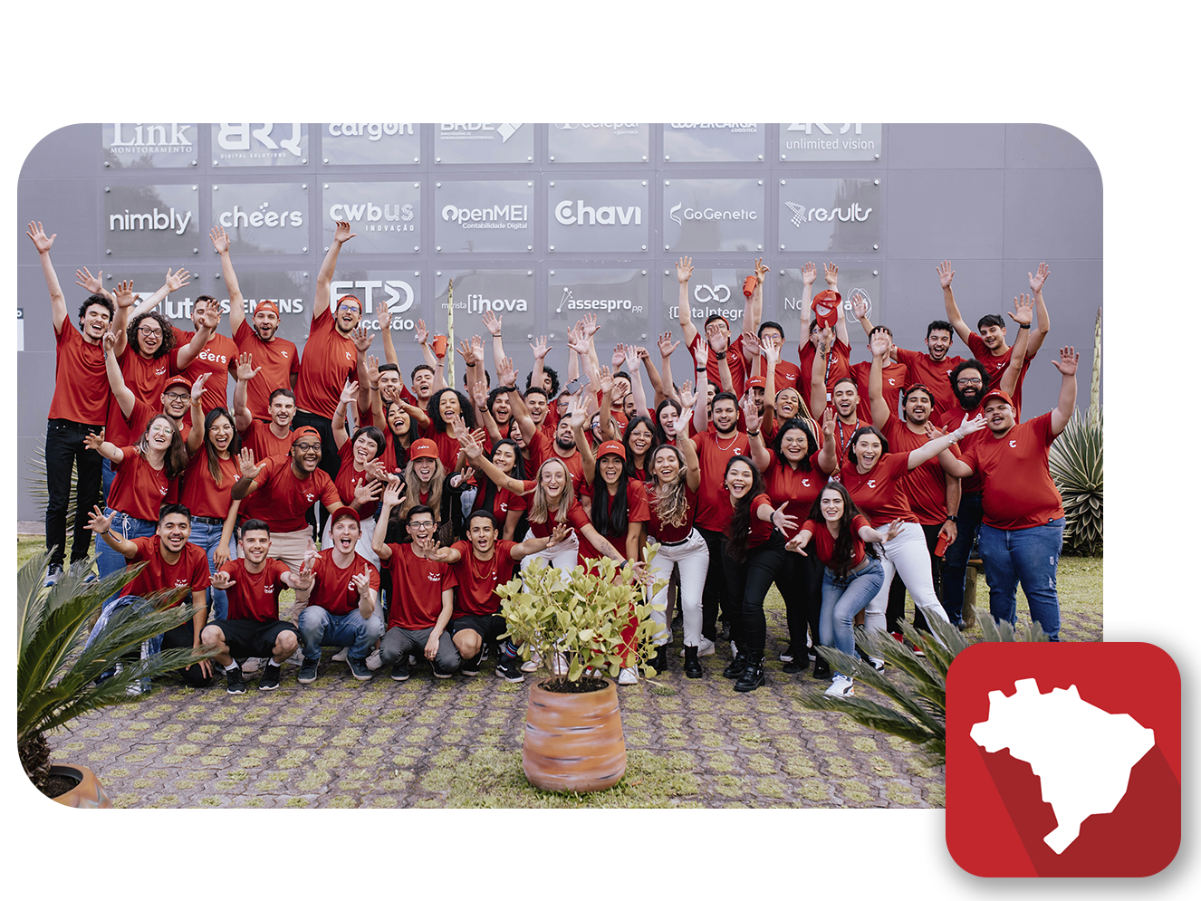 Grupo de jovens universitários comemorando  - <alt>