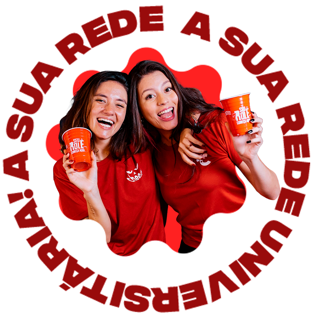 Universitário descontraído e alegre segurando uma caneca- <alt>