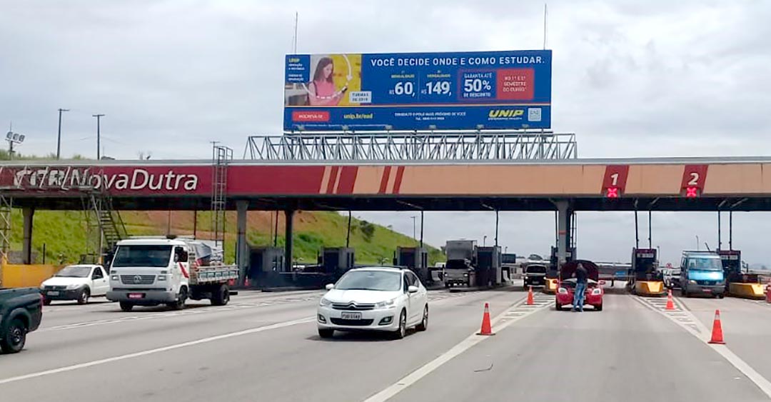 Local de ventos fortes.Lona 280 g/m² fio 1000 x 1000 - Bainha com ilhoses, reforçada com corda náutica