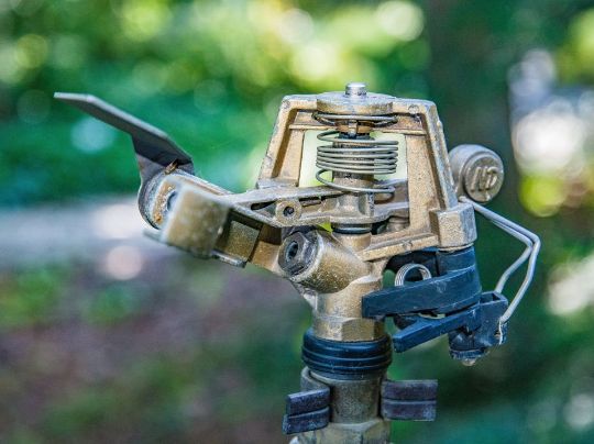 EFICIÊNCIA HÍDRICA EMPRESARIAL: ESTRATÉGIAS PARA ECONOMIZAR ÁGUA E CUSTOS