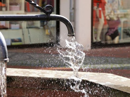 ECONOMIA HÍDRICA: DICAS PRÁTICAS PARA ECONOMIZAR ÁGUA E DINHEIRO