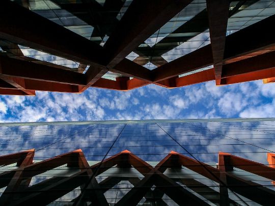 ÁGUA E NEGÓCIOS: COMO A ECONOMIA HÍDRICA PODE IMPULSIONAR A LUCRATIVIDADE