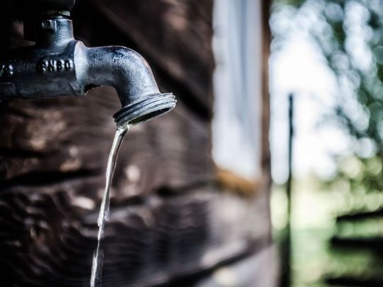 COMO REDUZIR A CONTA DE ÁGUA: ESTRATÉGIAS SIMPLES PARA ECONOMIZAR