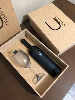 CAIXA MDF COM TAMPA SOLTA PARA VINHO, TAÇA E MINI CHAMPAGNE.