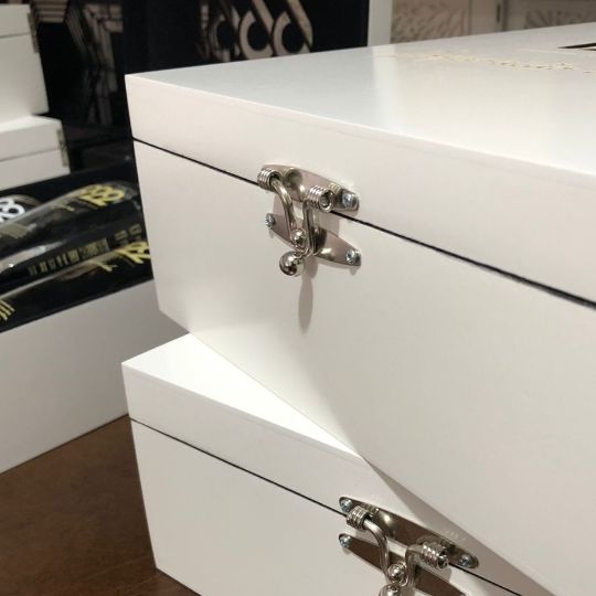 caixa mdf cor específica bandeja para escritório laqueada cor pantone roxa nubank