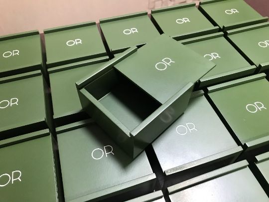 caixa mdf cor específica bandeja para escritório laqueada cor pantone roxa nubank