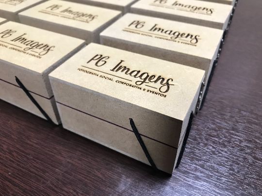 Caixa MDF CRU para vinho, taça e pote de castanha