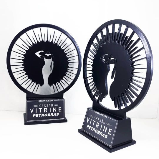 TROFÉU MDF LAQUEADO PRETO VITRINE PETROBRAS