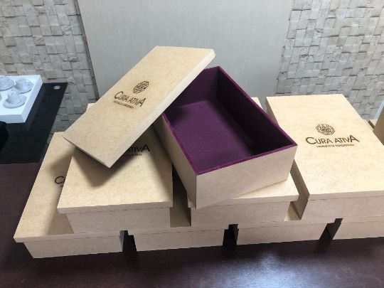 caixa mdf flocado interno na cor vinho