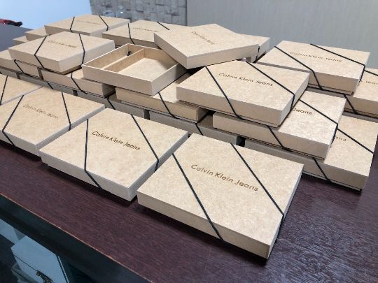 caixa mdf flocado interno na cor vinho