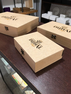 CAIXA MDF CRUA COM LOGO DIJHAL