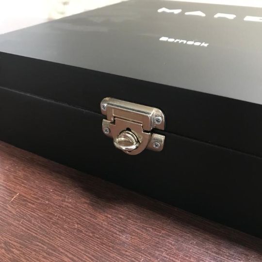 caixa mdf cor específica bandeja para escritório laqueada cor pantone roxa nubank