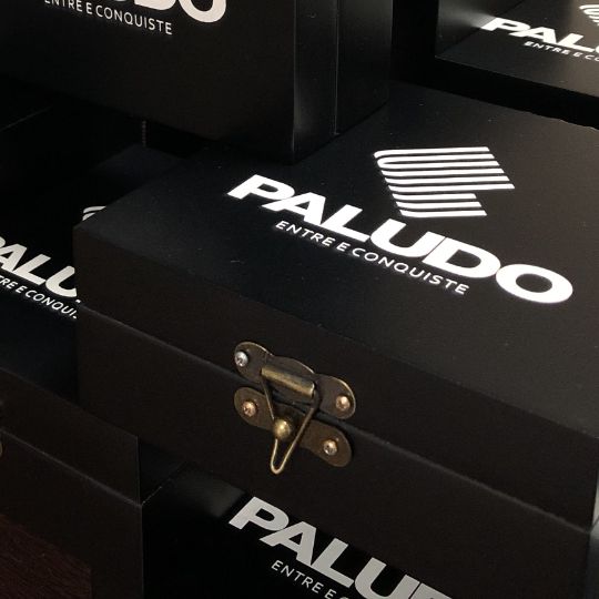 caixa mdf laqueado branco flocado interno para cachaça