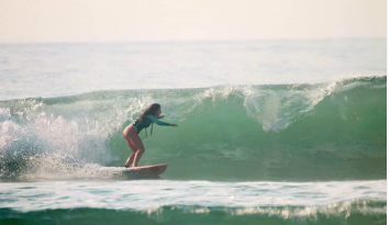 Surf Praia do Rosa. Grace Kelly. Foto Lucas Picolli