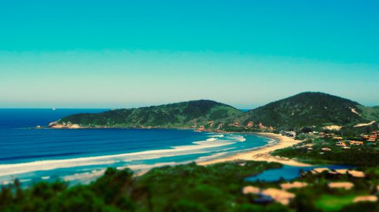 Descubra como encontrar uma piscina natural na praia do rosa