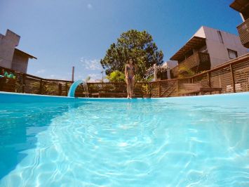 piscina aquecida na praia do rosa - sc - la floresta flat