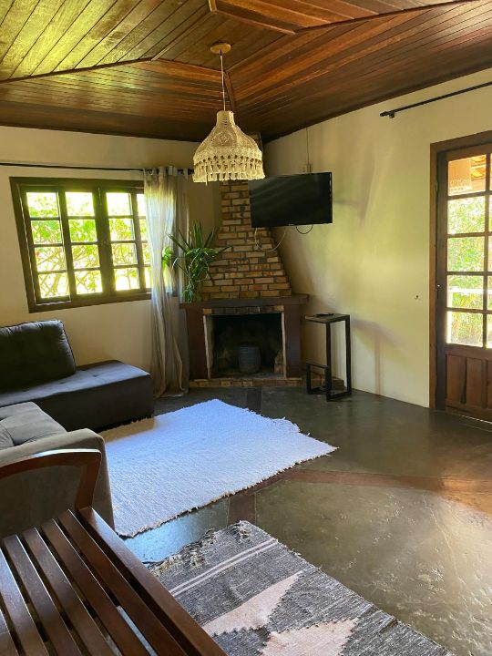 casa na beira da lagoa ibiraquera na praia do rosa santa catarina