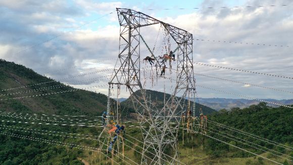 Obra de implantação de Linha de Transmissão