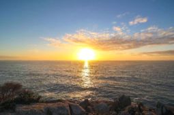 nascer do sol na praia do rosa - sc - Brasil