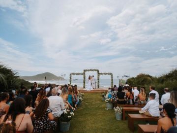 Trilhas na Praia do Rosa