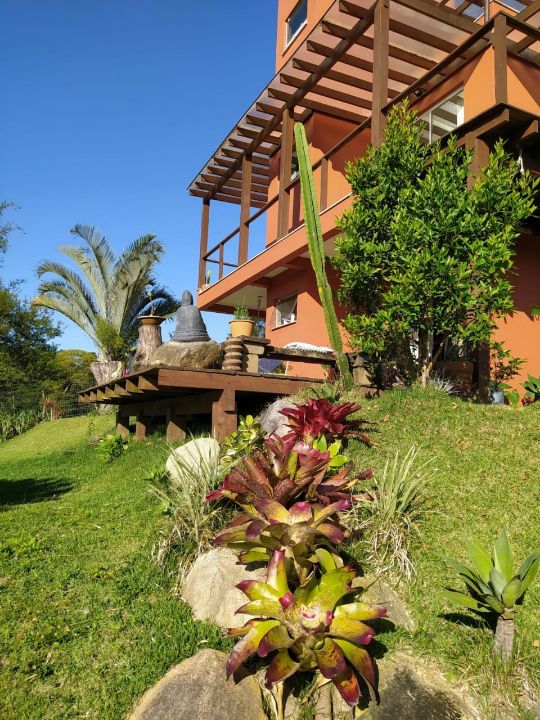 casa na beira da lagoa ibiraquera na praia do rosa santa catarina