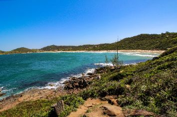 trilha-praia-do-rosa-vermelha-pousada