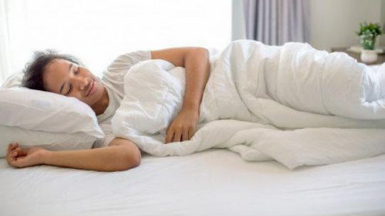 Como dormir bem durante o carnaval?