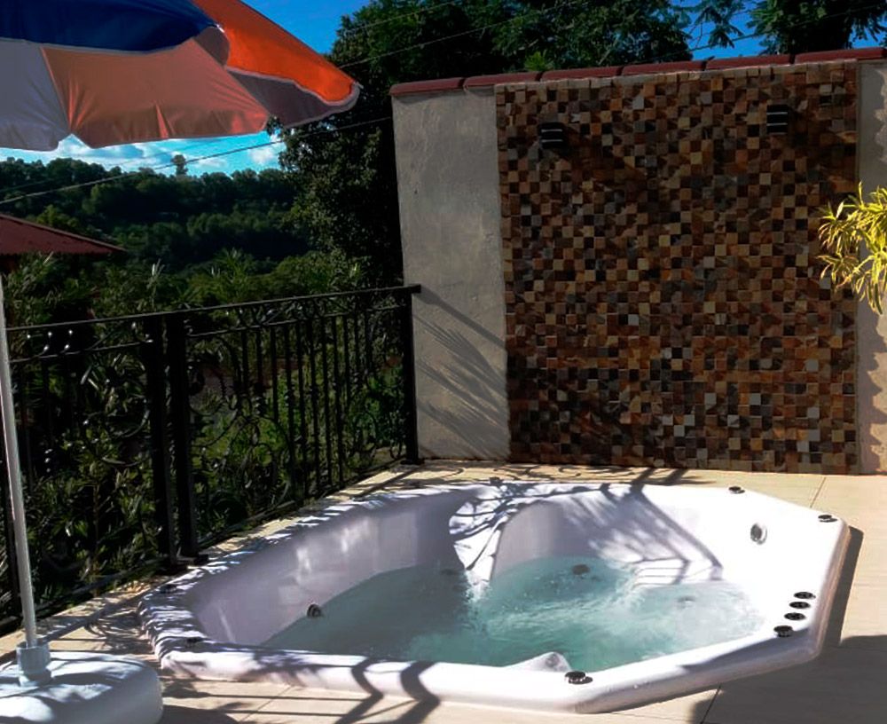 Instagrammer vende água da sua banheira por 26 euros — e já esgotou o stock  - Internacional - MAGG