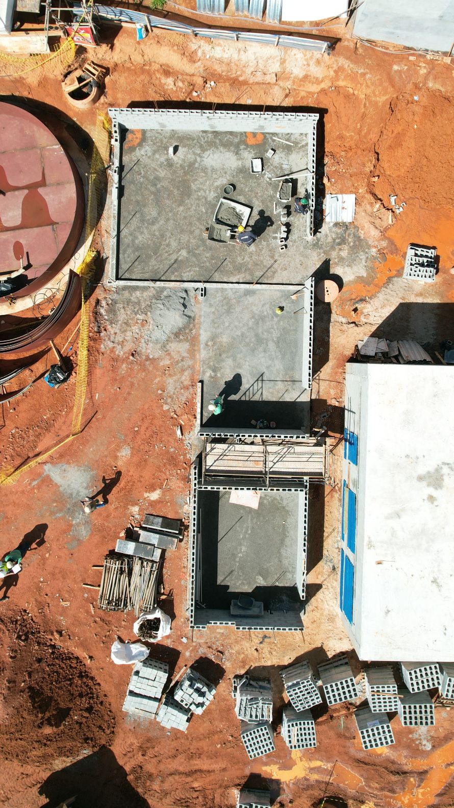 Na segunda etapa de nossa jornada construtiva, focamos na materialização de projetos, destacando-nos por nossa habilidade comprovada na construção, alvenaria e montagem de lajes. Cada empreendimento representa a fusão de criatividade, técnica e comprometimento.