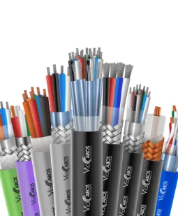 Conjunto de cabos de rede, dados e comunicação ViaCabos, incluindo modelos CAT5, CAT6, coaxial, Profibus, Profinet, DeviceNet e cabos manga. Com blindagem em malha de cobre, fita de alumínio ou sem blindagem, são ideais para redes de computadores, sistemas de CFTV, automação industrial e centros de dados, protegendo sinais contra interferências e garantindo transmissão confiável.