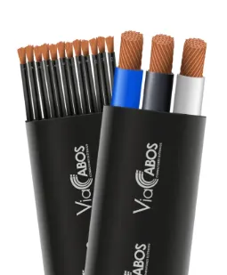 Imagem de cabos chatos ViaCabos com condutores de cobre flexível dispostos paralelamente. Um modelo apresenta veias numeradas para aplicações industriais como pontes rolantes, e outro com veias coloridas para uso em poços artesianos e bombas elétricas. Alta flexibilidade, resistência à umidade e organização eficiente para ambientes com movimentação contínua.