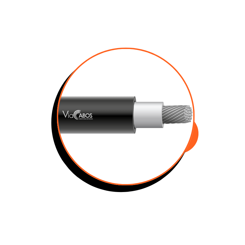 Cabo Fotovoltaico ViaCABOS. A imagem detalhada apresenta a seção transversal do cabo, revelando um condutor central formado por múltiplos fios finos de cobre estanhado. O cobre estanhado aumenta a resistência do cabo à corrosão e oxidação, essencial para garantir a durabilidade em ambientes externos e a longa vida útil do sistema fotovoltaico. A capa externa na cor preta é especialmente desenvolvida para resistir à radiação UV e às intempéries, como chuva e variações de temperatura. O Cabo Fotovoltaico é utilizado para conectar os painéis solares ao inversor, transportando a energia gerada com segurança e eficiência.
