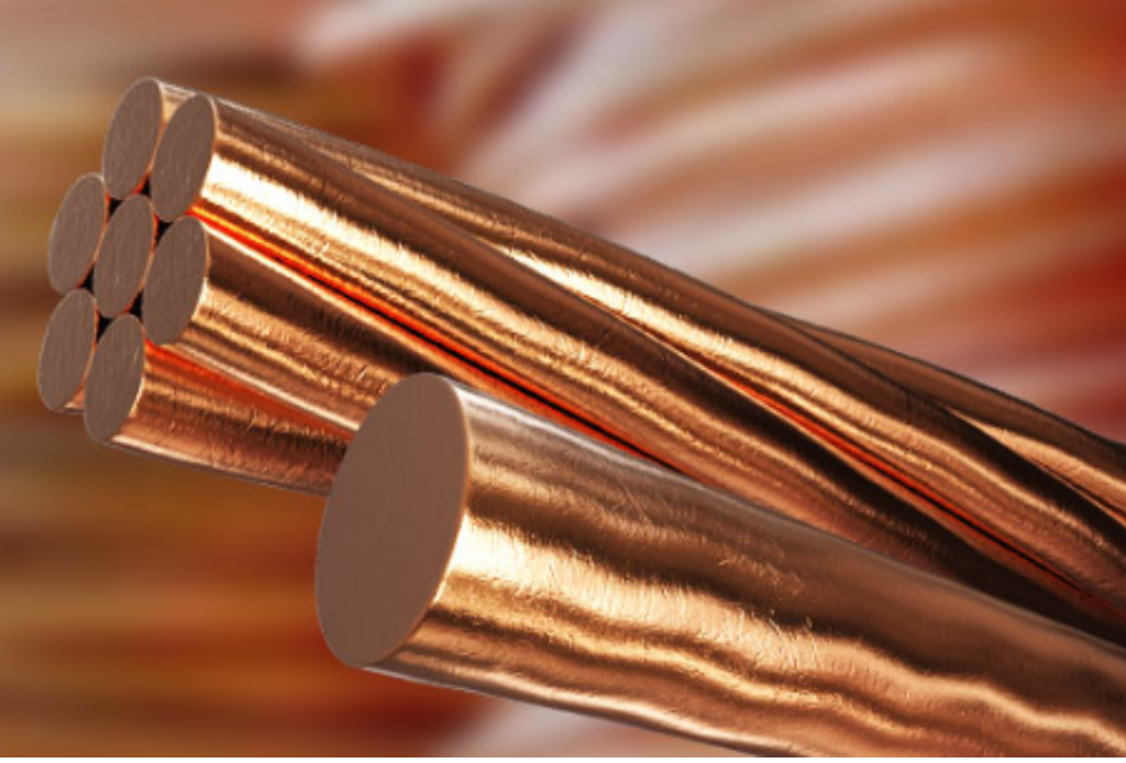 Imagem comparativa entre condutores de cobre rígido e flexível, ilustrando as diferenças estruturais entre cabos para instalações elétricas. Representação didática para auxiliar na escolha entre cabo rígido e cabo flexível conforme a aplicação.