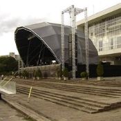 iluminação cênica para eventos no Rio de Janeiro estrutura de palco e som profissional LOC FIX by CS Com