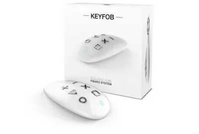 Controle remoto portátil KeyFob da Fibaro com 6 botões ergonômicos para ativação de cenas e controle de acessos com trava de segurança PIN.
