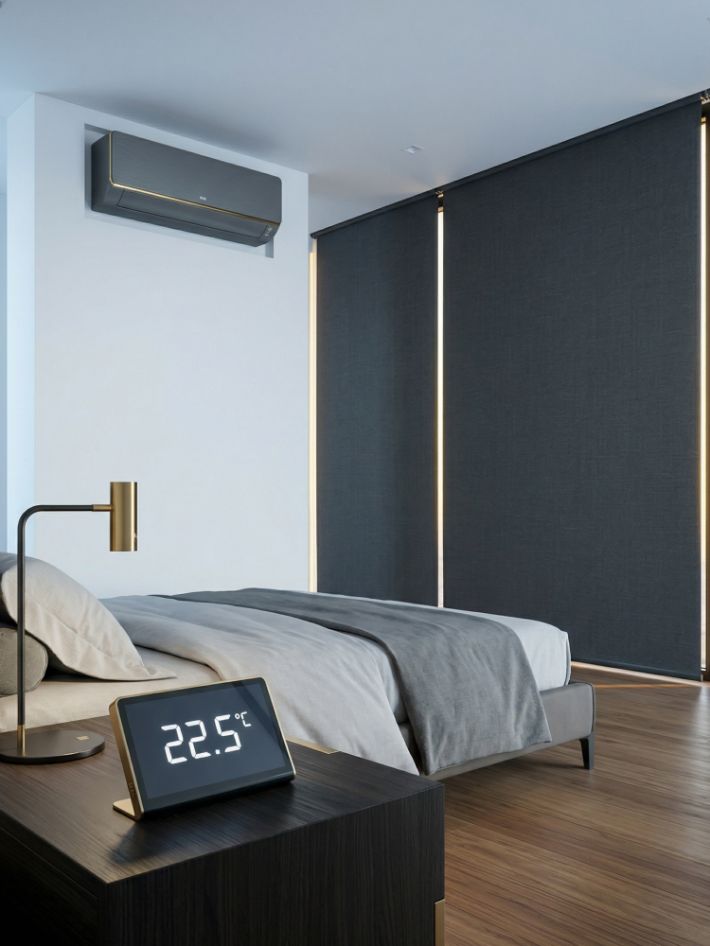 Quarto de casal de luxo com persianas motorizadas fechadas