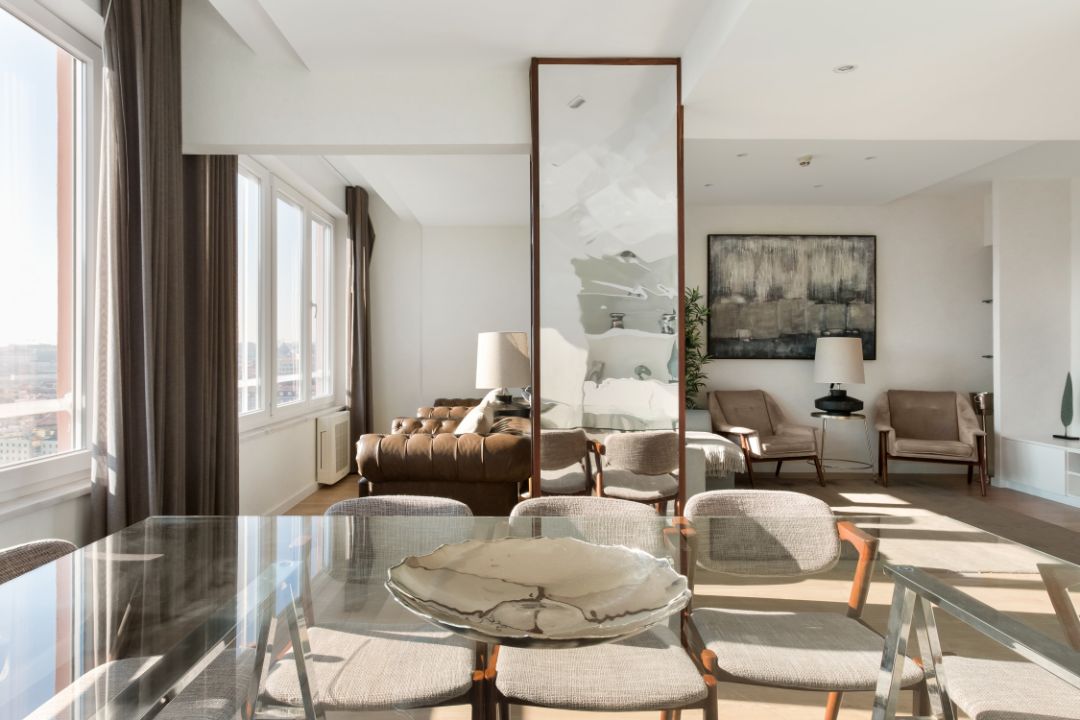 Gaze at São Jorge Castle from a Stunning Home in Graça 2