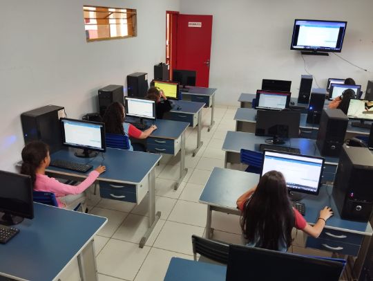 Projeto de Informatica Escola Municipal funciona na prefeitura de Brás pires a mais de 8 anos