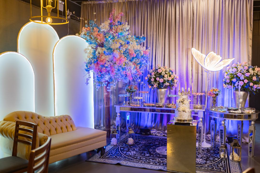 decoração azul e rosa flor azul borboleta 15 anos inspiração