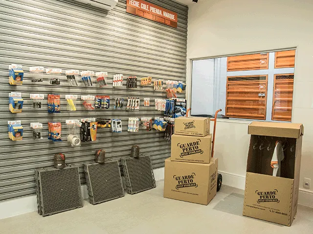 Todas as nossas unidades contam com uma loja com diversos produtos para ajudar na embalagem e organização do seu box.