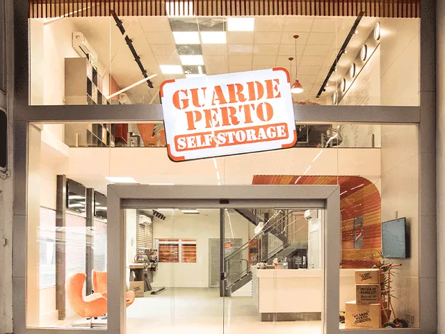 Fachada da unidade da Guarde Perto Self Storage da Barra 1