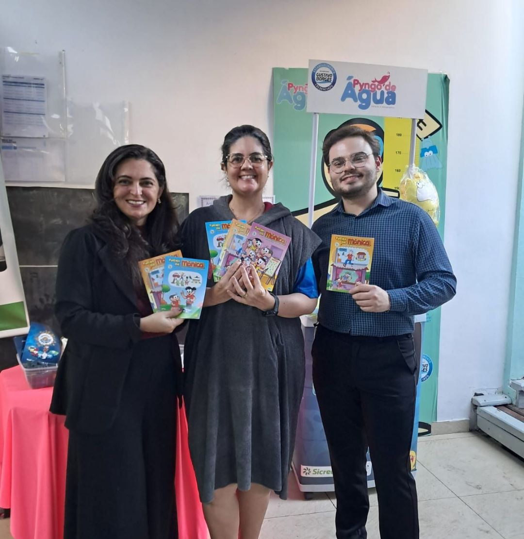 Brindes da campanha de retenção de inverno nas mãos da gestores credenciada da Metodologia Gustavo Borges e pais de alunos