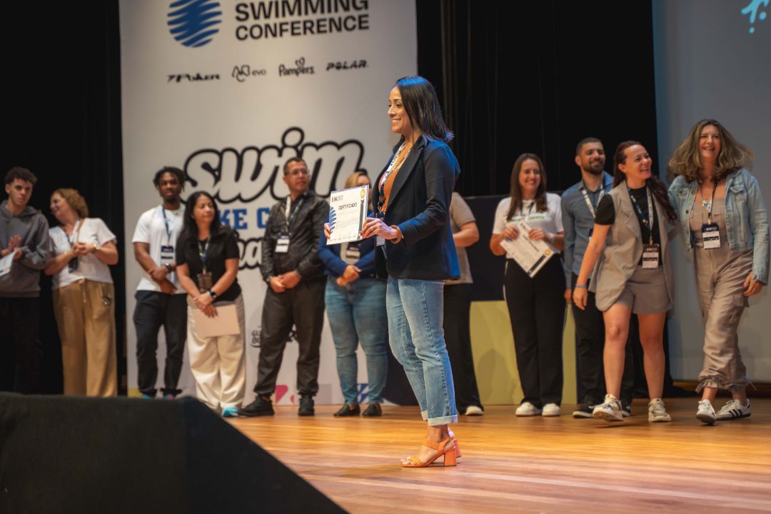 Participantes da mentoria do Hall Científico no palco do EIN